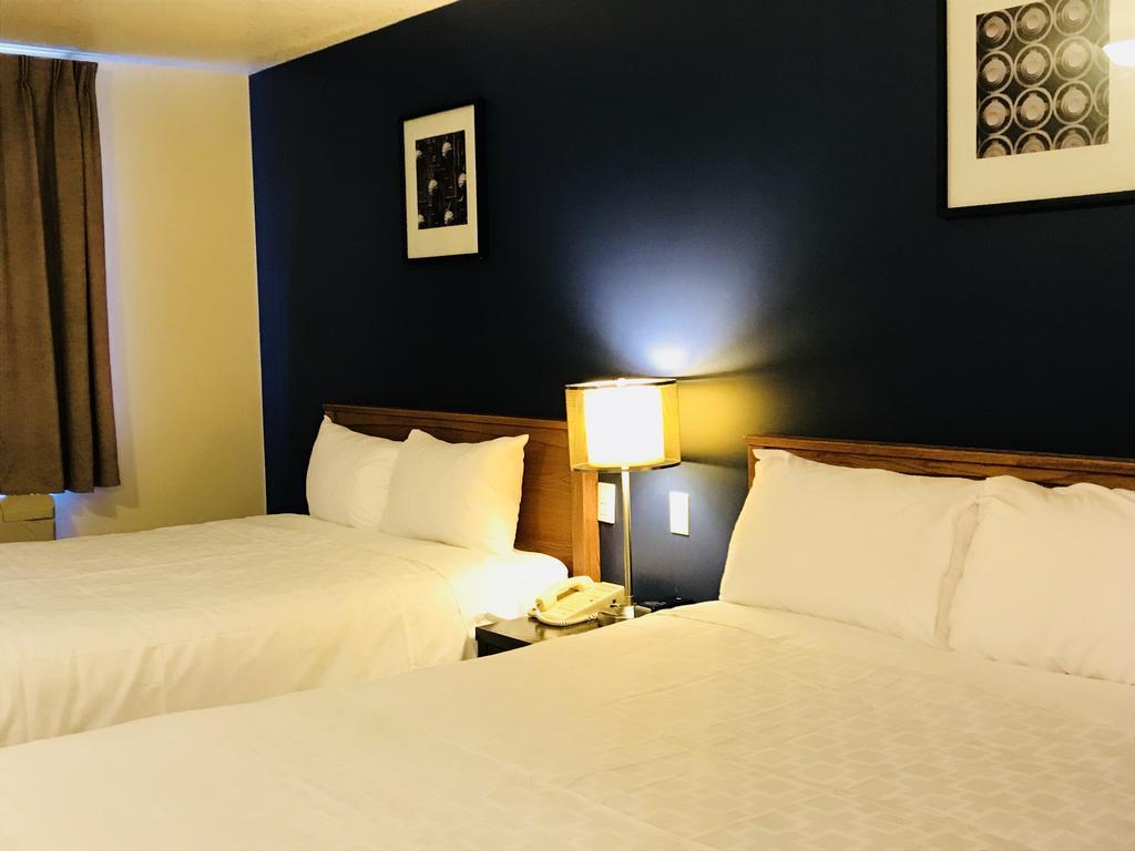 Empire Inn & Suites Penhold Bagian luar foto