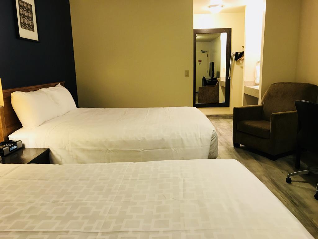 Empire Inn & Suites Penhold Bagian luar foto