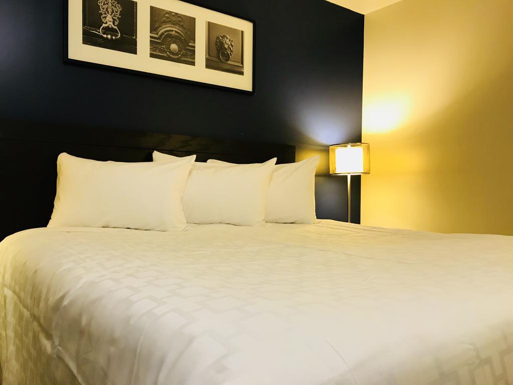 Empire Inn & Suites Penhold Bagian luar foto