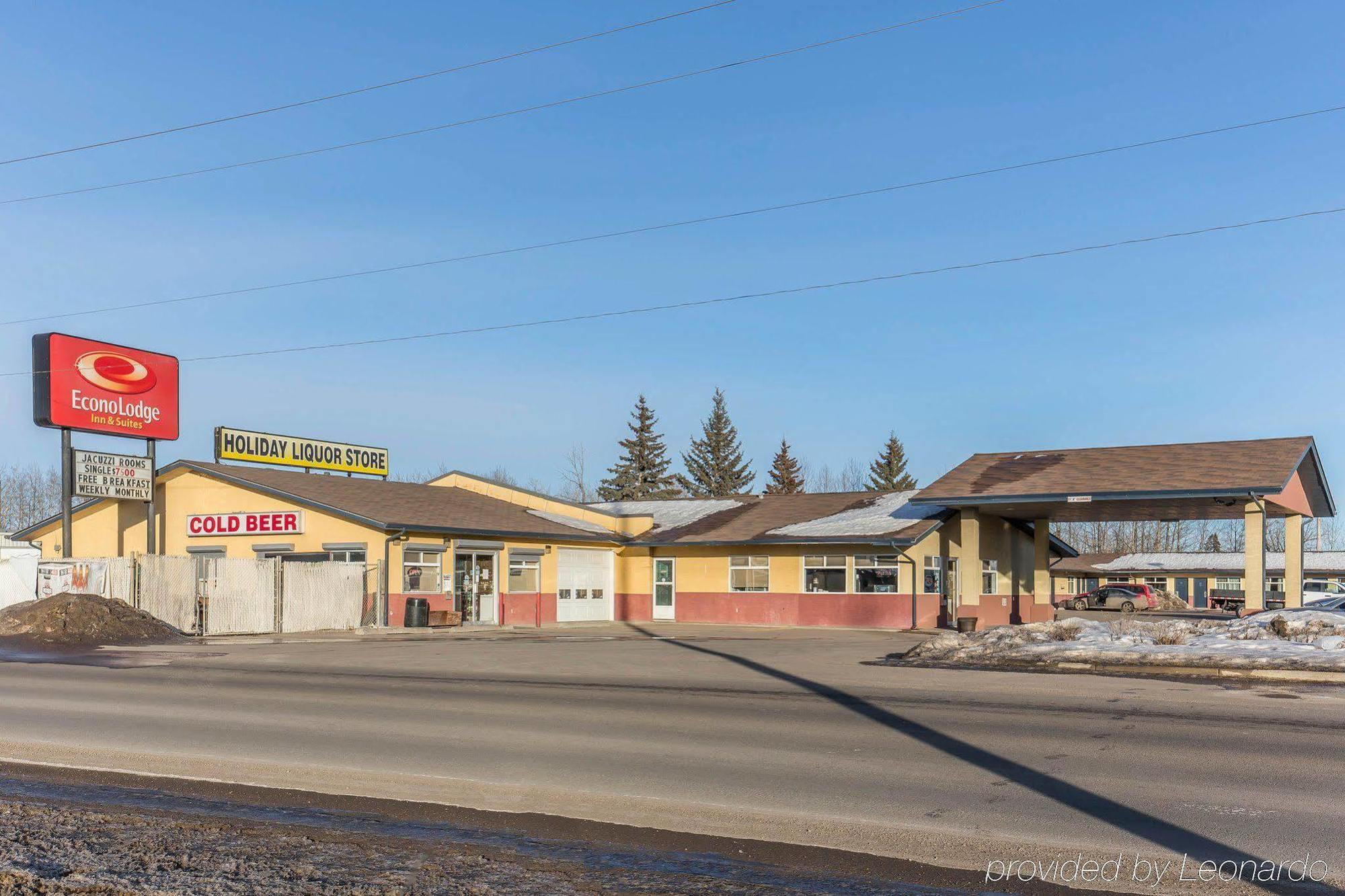 Empire Inn & Suites Penhold Bagian luar foto